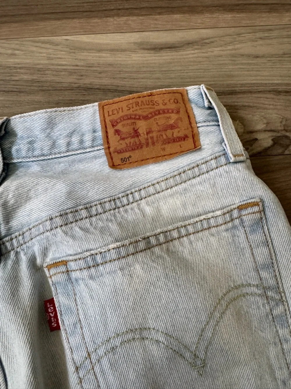 Levi's 501 100% Cotton Jeans Button Fly Light Wash Denim Size 26x30
